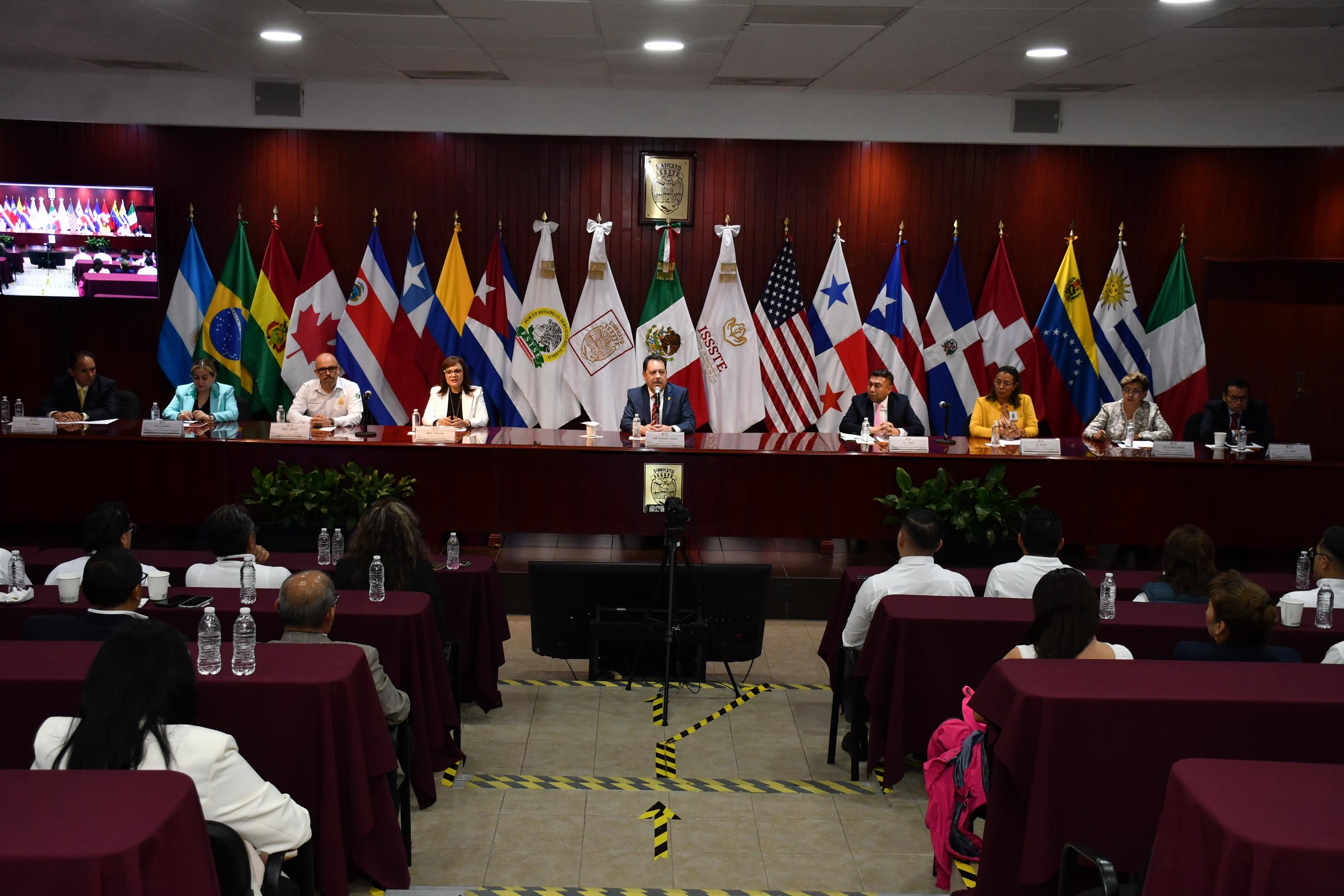  Salutación de la Sección V, Centro Médico Nacional "20 de Noviembre"
